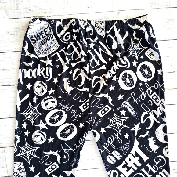 Two Left Feet Halloween Spooky Black & White Butter Soft Leggings Graphics - Picture 5 of 9
